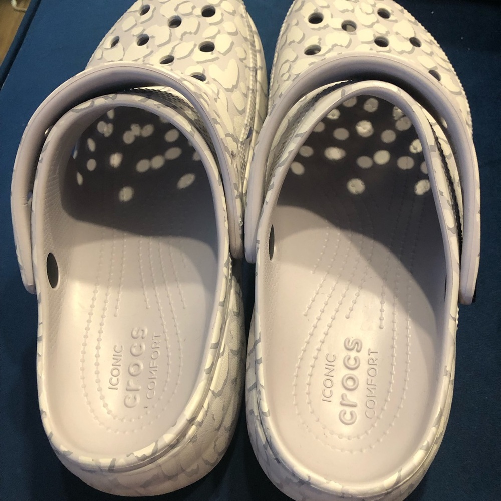 Crocs woman’s White Comfort Clogs
